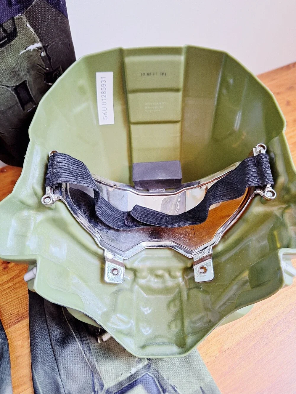 Halo Master Chief Muscle Costume w/ Helmet Boys Size L (10-12)